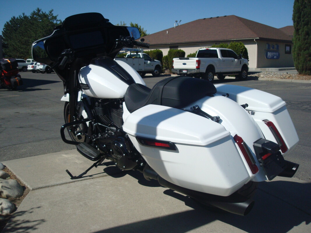 2025 Harley-Davidson Street Glide White Onyx Pearl - Black Finish - Photo 5