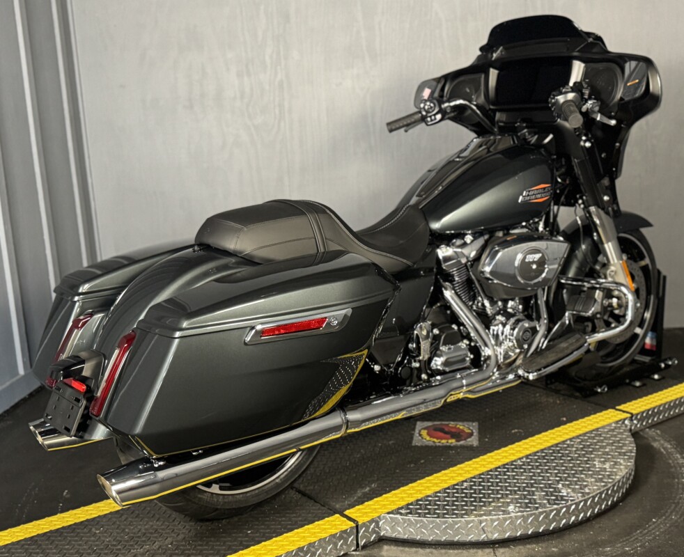 2025 Harley-Davidson Street Glide FLHX IRON HORSE MTLC - Photo 8