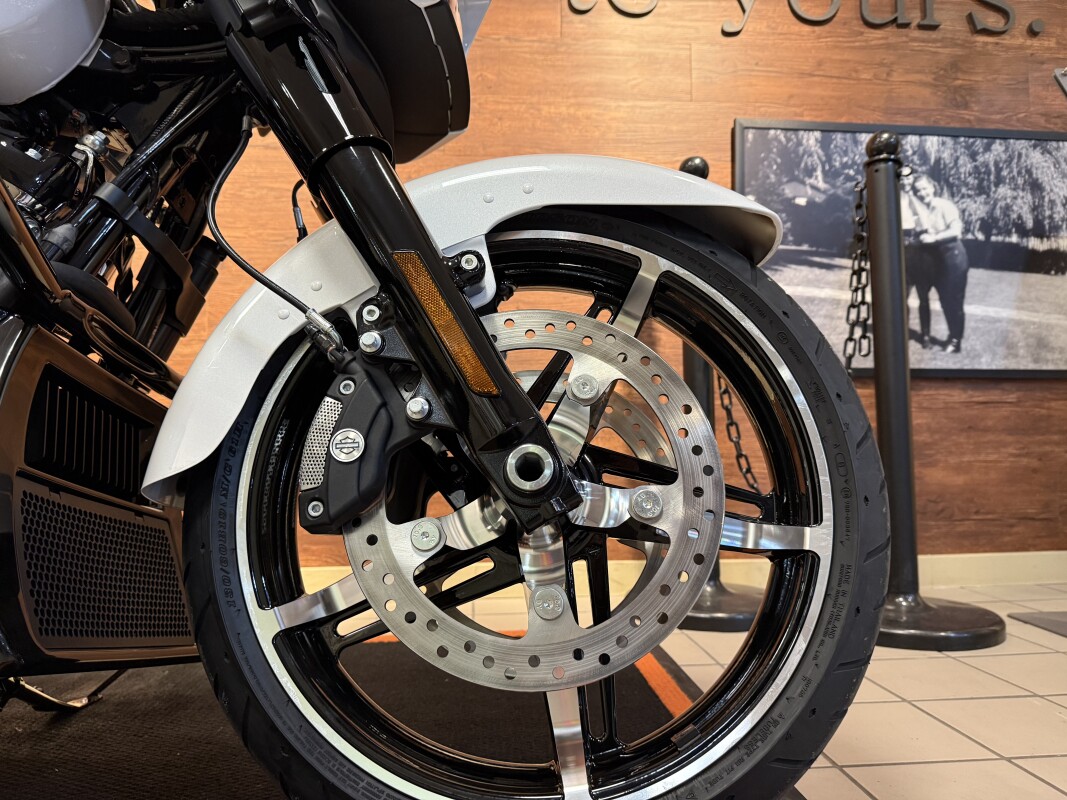 2025 H-D FLHX Street Glide 117ci - Photo 2