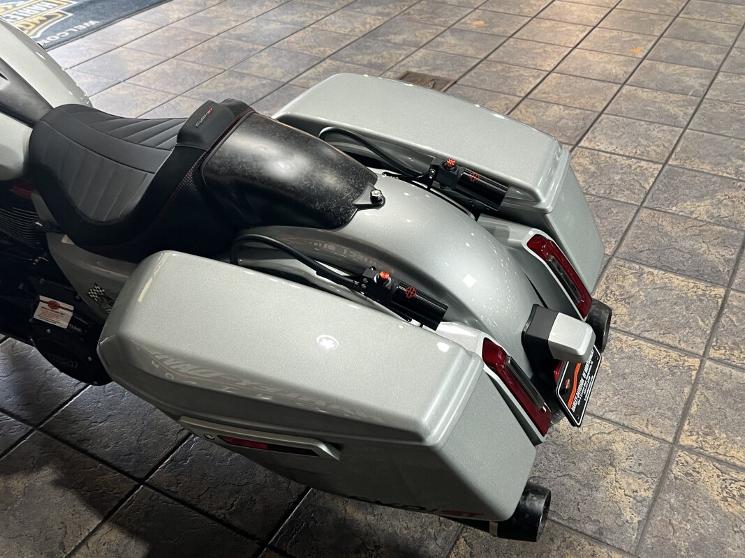 2025 Harley-Davidson CVO Road Glide ST Mercury Silver - Photo 10