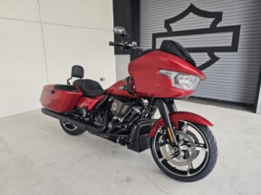2025 Harley-Davidson® Road Glide® thumb 2