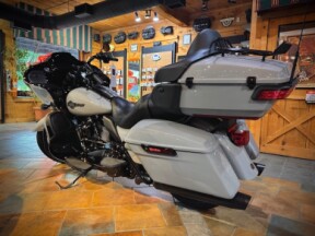 2024 Harley-Davidson® Road Glide® Limited Billiard Gray thumb 3