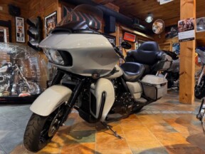 2024 Harley-Davidson® Road Glide® Limited Billiard Gray thumb 2