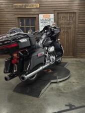FLTRK 2021 Road Glide<sup>®</sup> Limited thumb 2