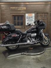 FLTRK 2021 Road Glide<sup>®</sup> Limited thumb 3