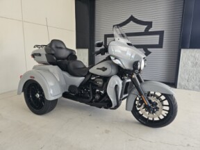 2025 Harley-Davidson<sup>®</sup> Tri Glide® Ultra thumb 2