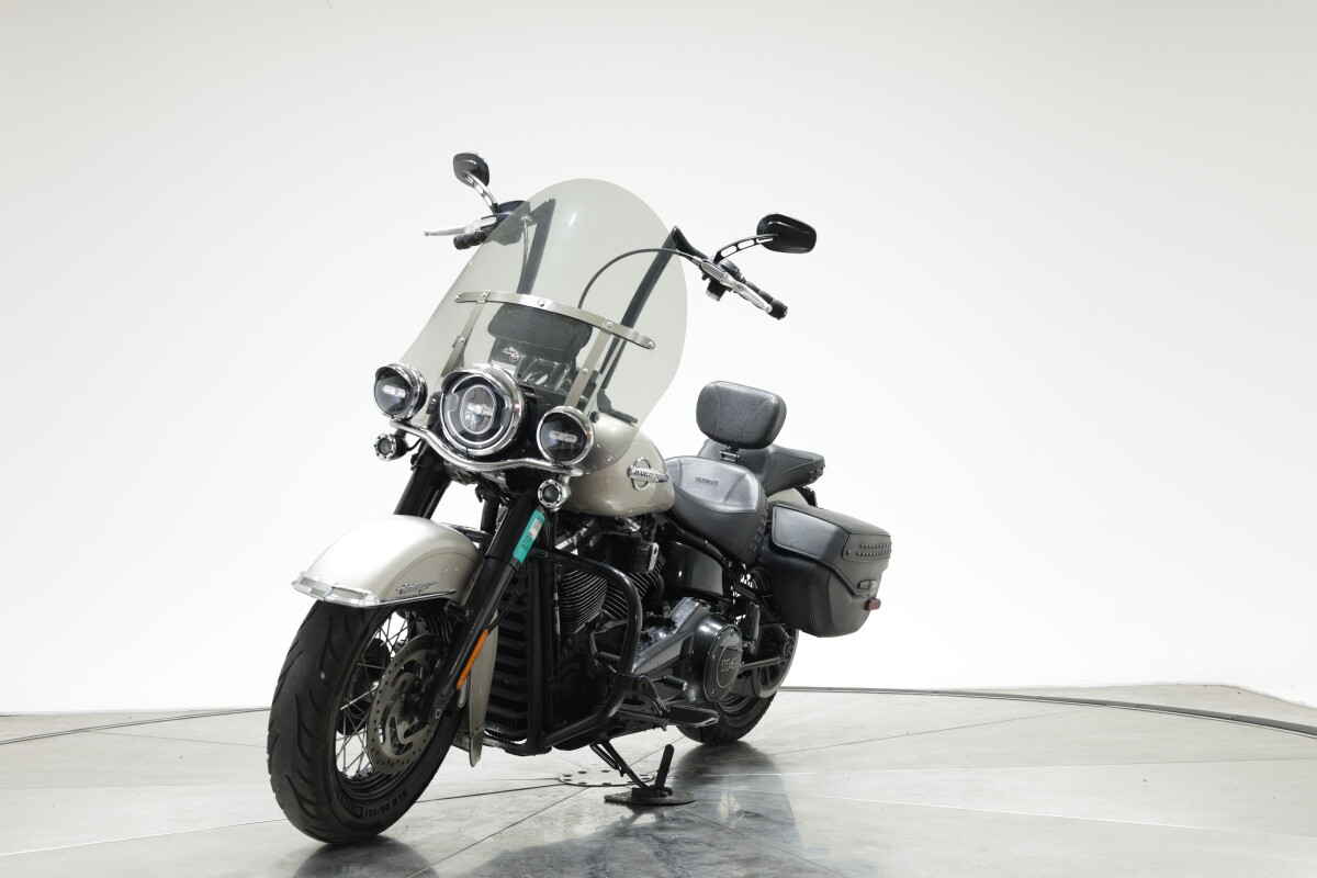 2018 Harley-Davidson FLHCS Heritage 114 in Silver Fortune with 25041 miles - Photo 8