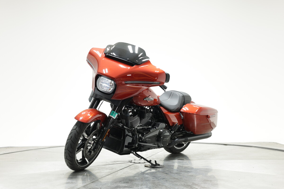 2025 Harley-Davidson FLHX Street Glide in Whiskey Firestorm with 10 miles - Photo 6