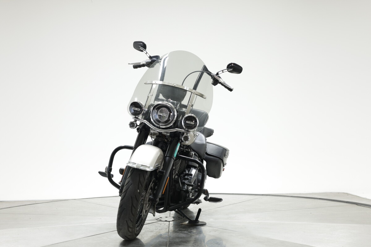 2018 Harley-Davidson FLHCS Heritage 114 in Silver Fortune with 25041 miles - Photo 7