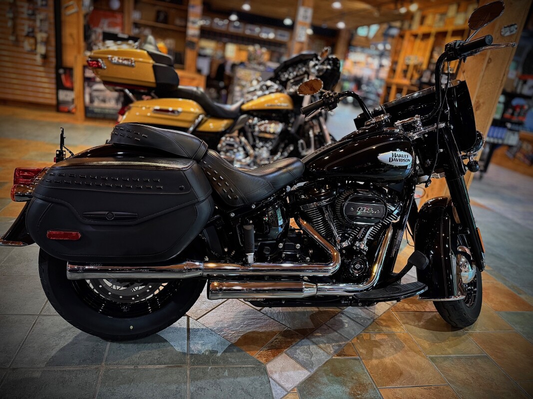 2021 Harley-Davidson Heritage Classic 114 Vivid Black