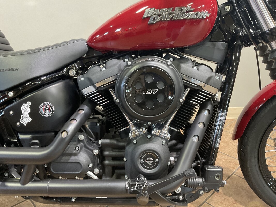 2020 Harley-Davidson Street Bob Billiard Red/Vivid Black FXBB - Photo 2