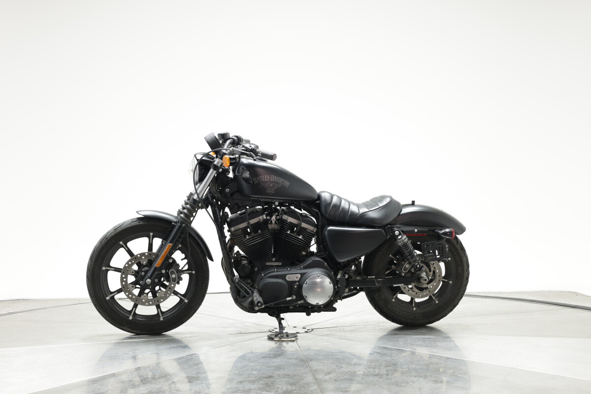 2017 HARLEY-DAVIDSON XL883N IRON 883 IN BLACK DENIM with 7813 miles - Photo 10