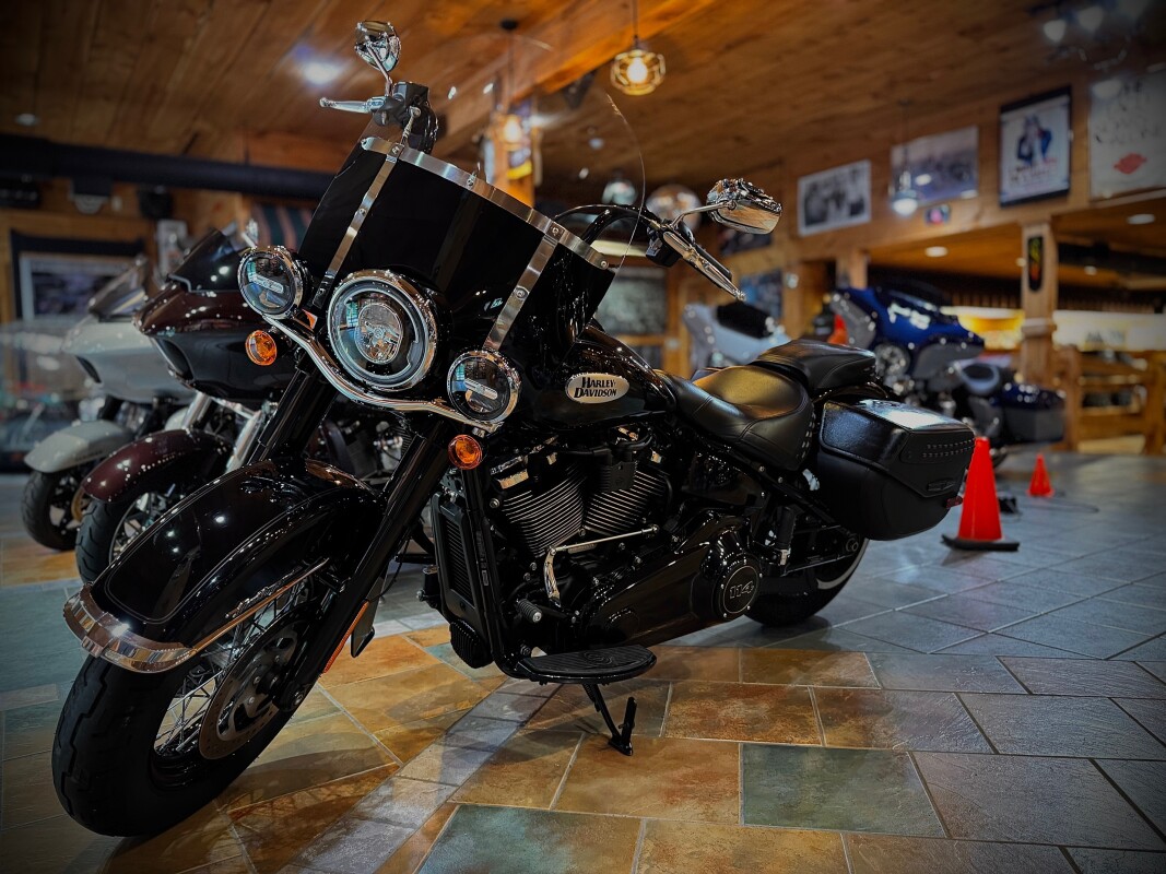 2021 Harley-Davidson Heritage Classic 114 Vivid Black - Photo 3