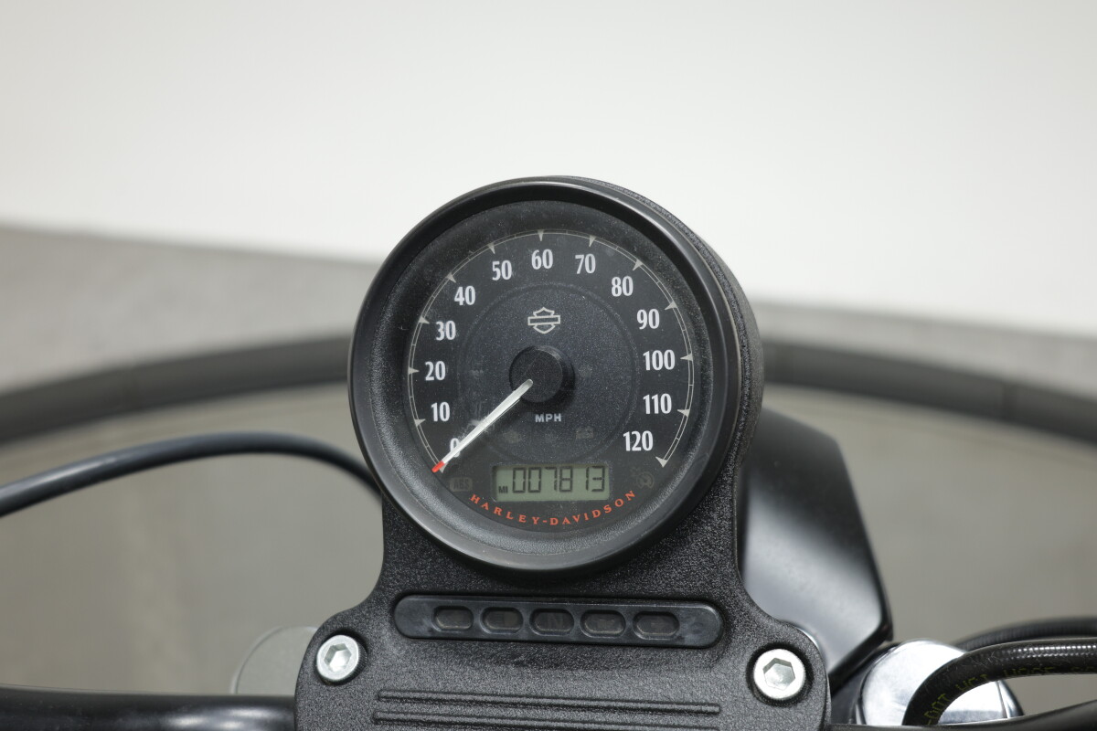 2017 HARLEY-DAVIDSON XL883N IRON 883 IN BLACK DENIM with 7813 miles - Photo 2
