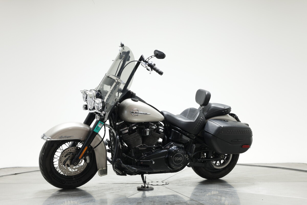 2018 Harley-Davidson FLHCS Heritage 114 in Silver Fortune with 25041 miles - Photo 10