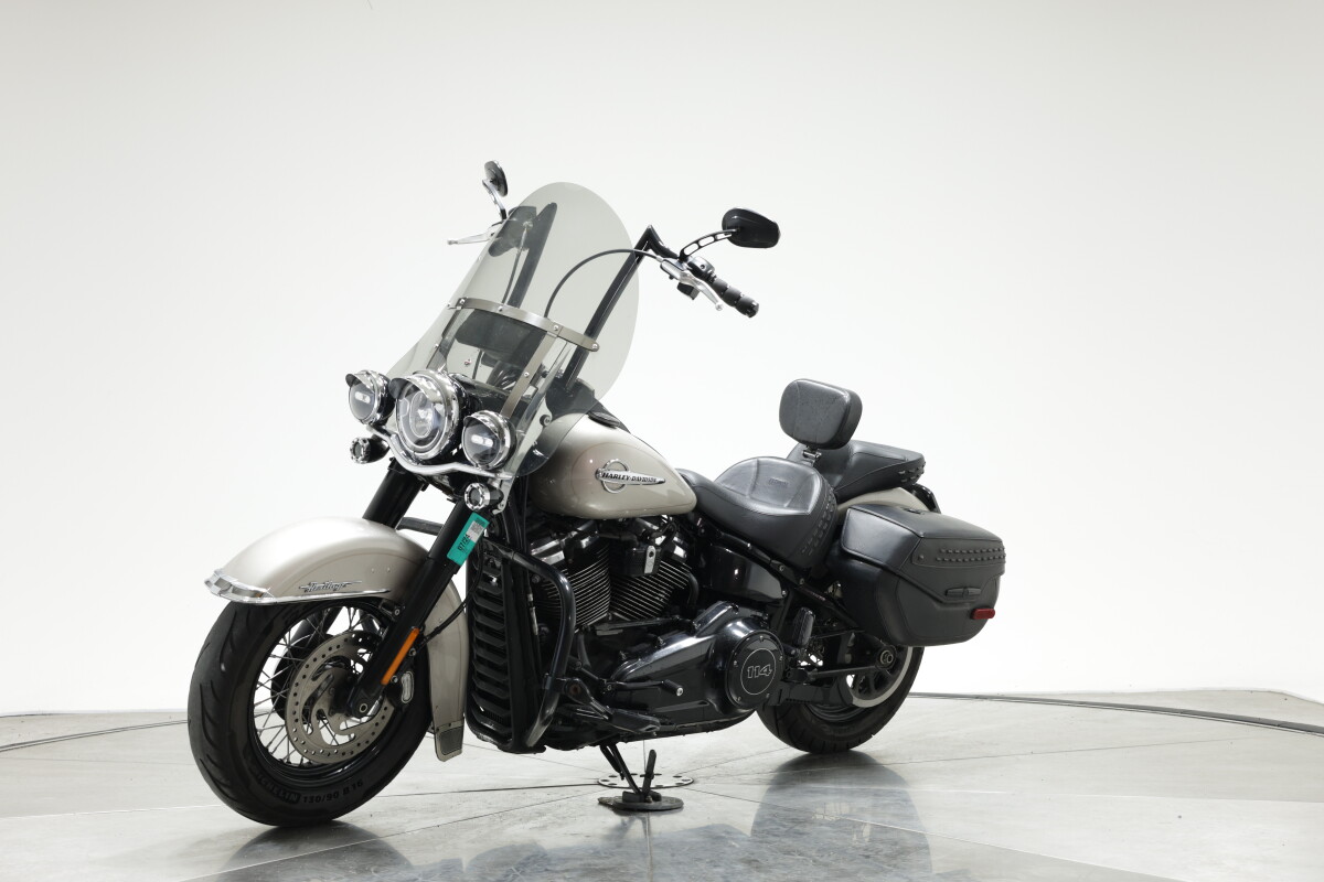 2018 Harley-Davidson FLHCS Heritage 114 in Silver Fortune with 25041 miles - Photo 9