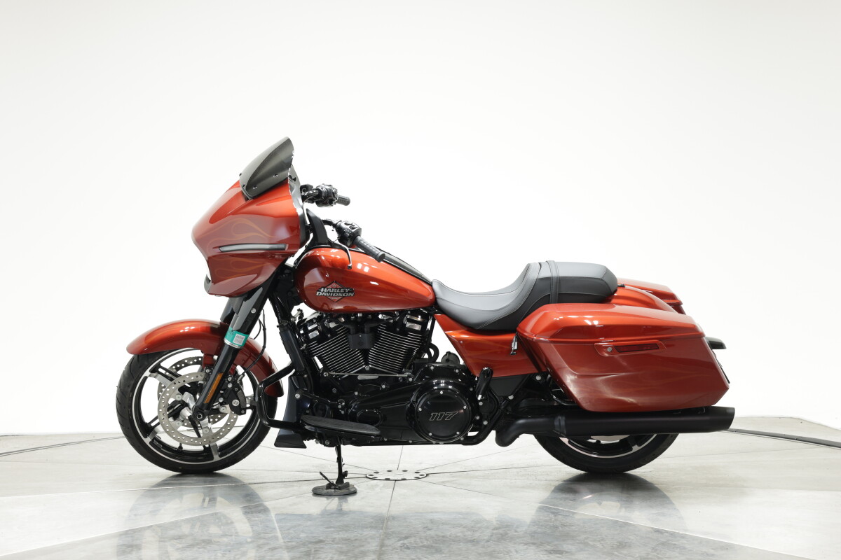 2025 Harley-Davidson FLHX Street Glide in Whiskey Firestorm with 10 miles - Photo 8