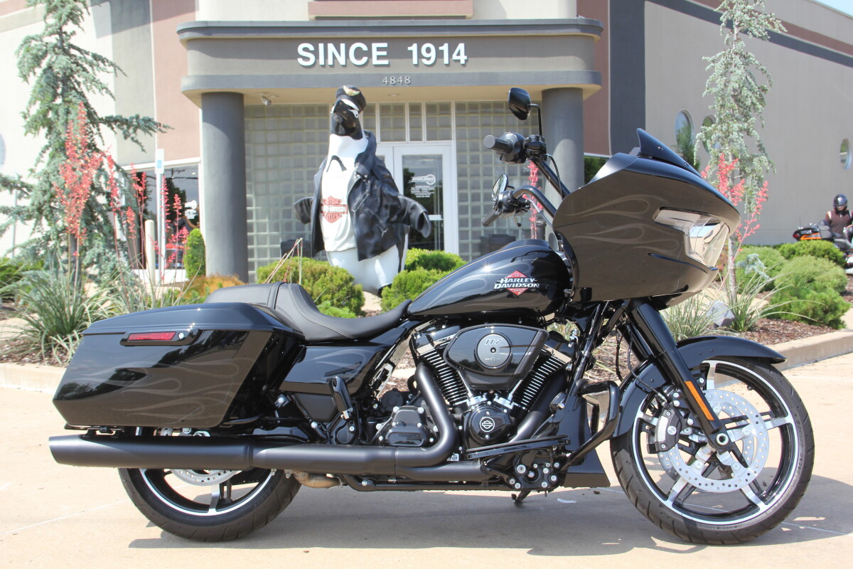 2025 Harley-Davidson Road Glide Midnight Firestorm - Black Finish - Photo 2