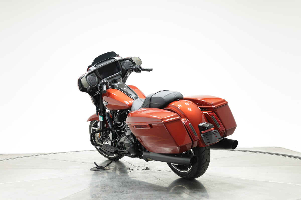 2025 Harley-Davidson FLHX Street Glide in Whiskey Firestorm with 10 miles - Photo 10