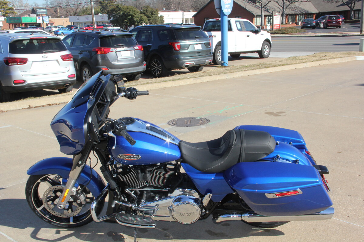 2025 Harley-Davidson Street Glide Blue Burst - Photo 3