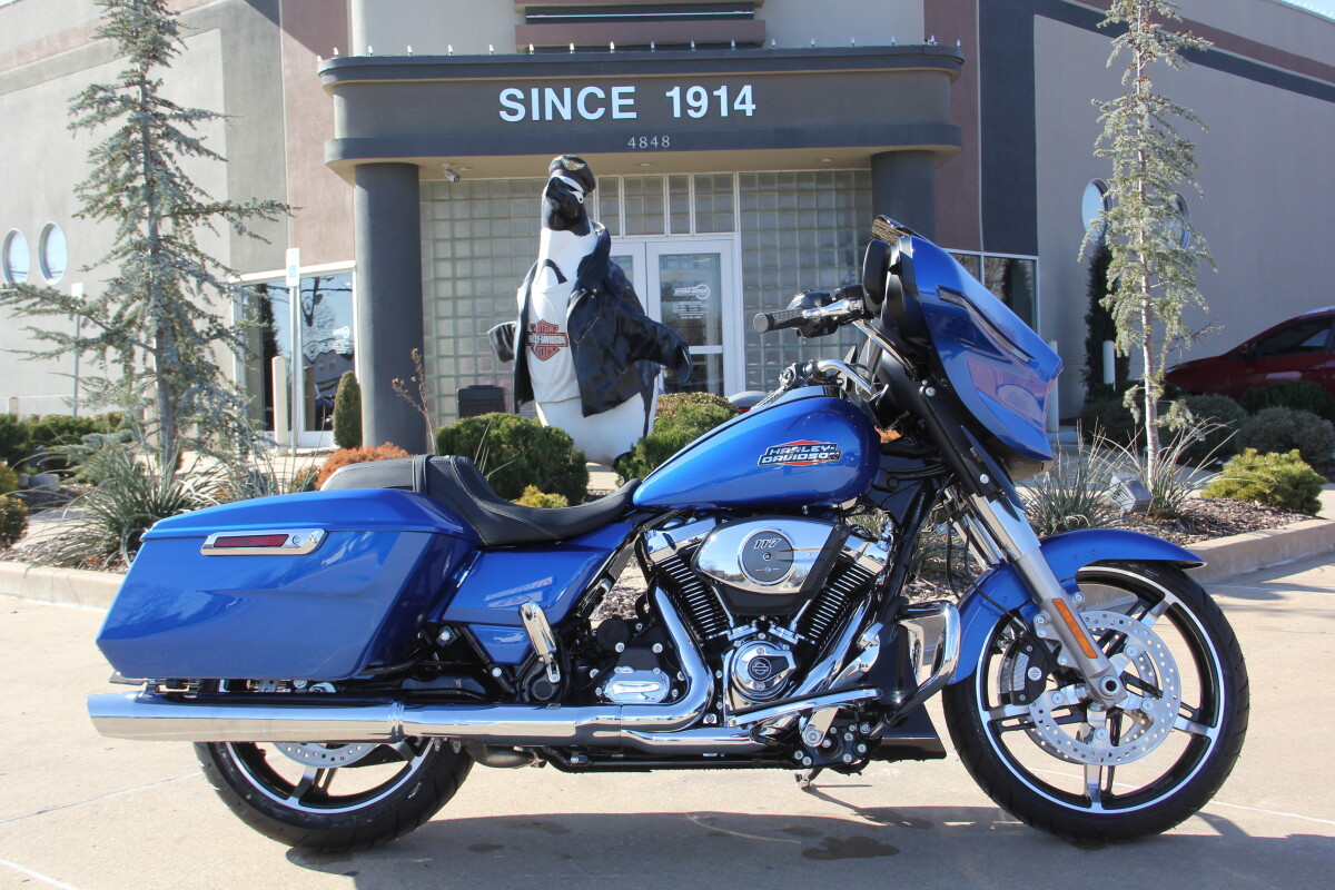 2025 Harley-Davidson Street Glide Blue Burst - Photo 2