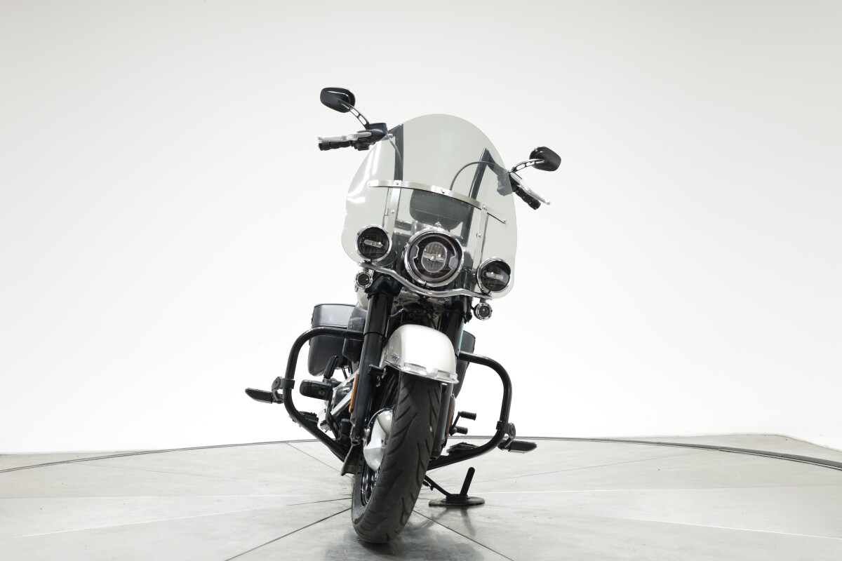 2018 Harley-Davidson FLHCS Heritage 114 in Silver Fortune with 25041 miles - Photo 6