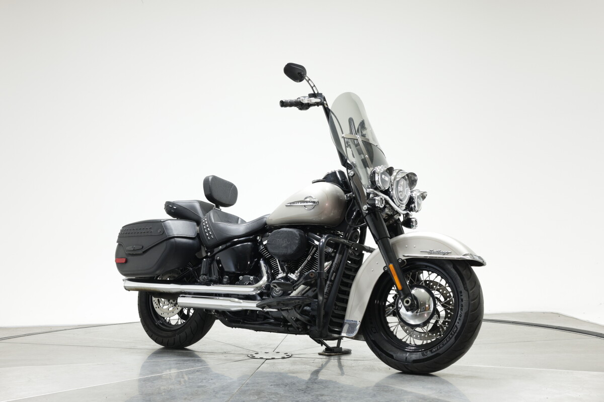 2018 Harley-Davidson FLHCS Heritage 114 in Silver Fortune with 25041 miles - Photo 4