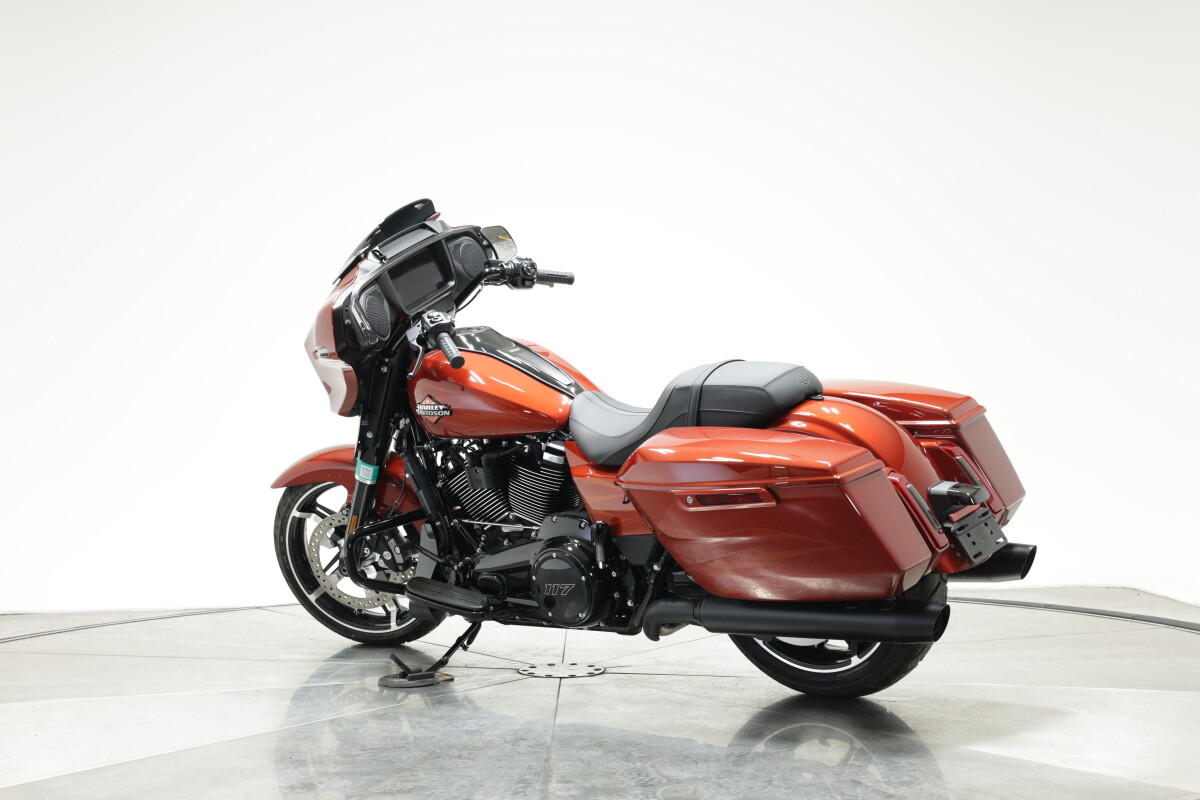 2025 Harley-Davidson FLHX Street Glide in Whiskey Firestorm with 10 miles - Photo 9