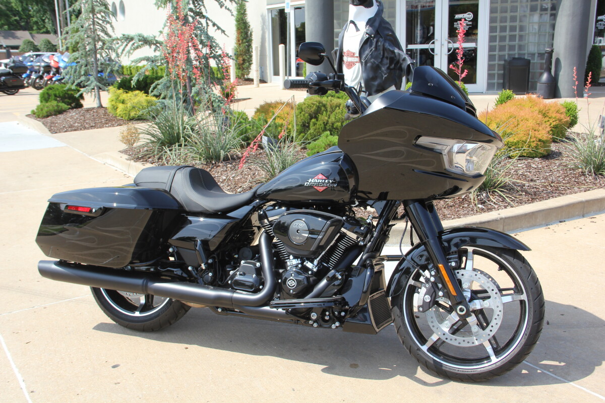 2025 Harley-Davidson Road Glide Midnight Firestorm - Black Finish - Photo 4