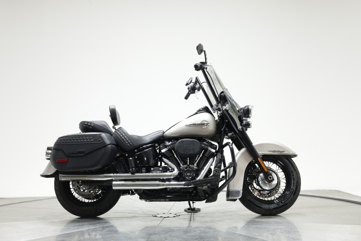 2018 Harley-Davidson FLHCS Heritage 114 in Silver Fortune with 25041 miles
