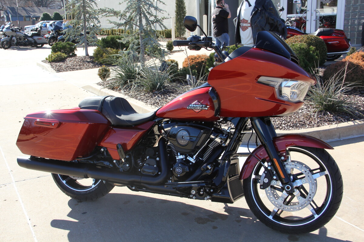 2025 Harley-Davidson Road Glide Whiskey Firestorm - Black Finish - Photo 4