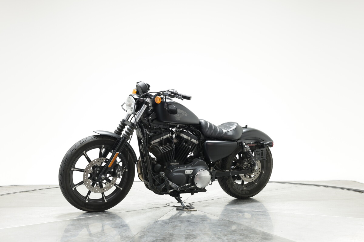 2017 HARLEY-DAVIDSON XL883N IRON 883 IN BLACK DENIM with 7813 miles - Photo 9