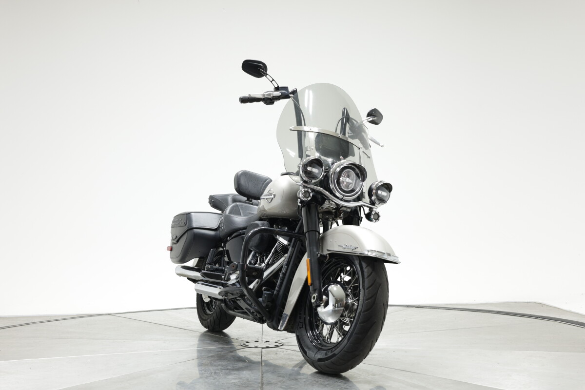 2018 Harley-Davidson FLHCS Heritage 114 in Silver Fortune with 25041 miles - Photo 5