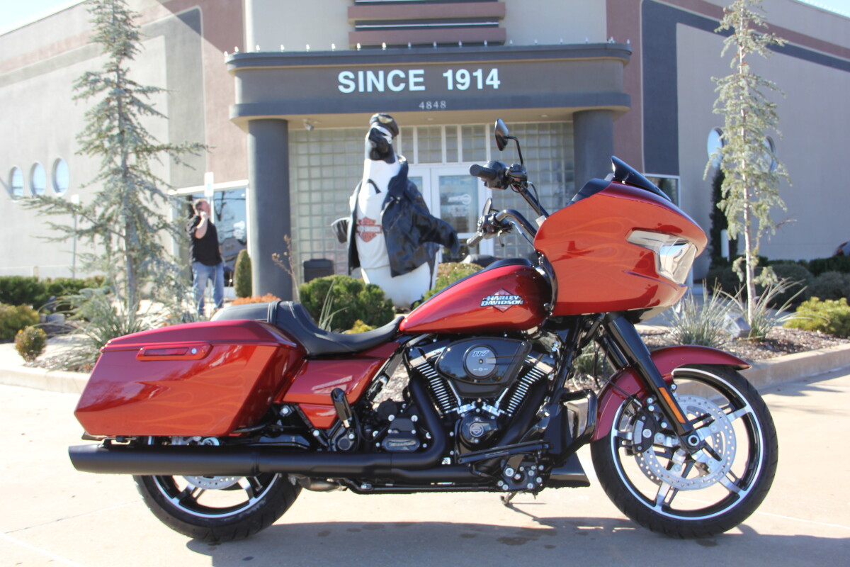 2025 Harley-Davidson Road Glide Whiskey Firestorm - Black Finish - Photo 2