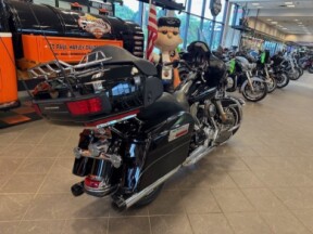 2011 Harley-Davidson Electra Glide Ultra Limited FLHTK thumb 3