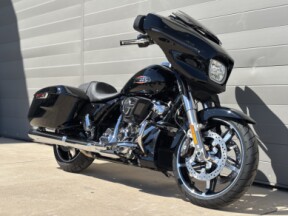 2025 Harley-Davidson® Street Glide® Vivid Black thumb 3