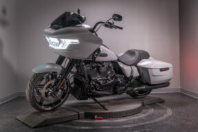 2025 Road Glide® (FLTRX) thumb 2