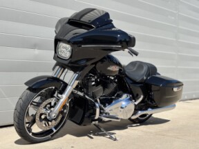 2025 Harley-Davidson® Street Glide® Vivid Black thumb 0