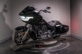 2025 Road Glide® (FLTRX) thumb 2