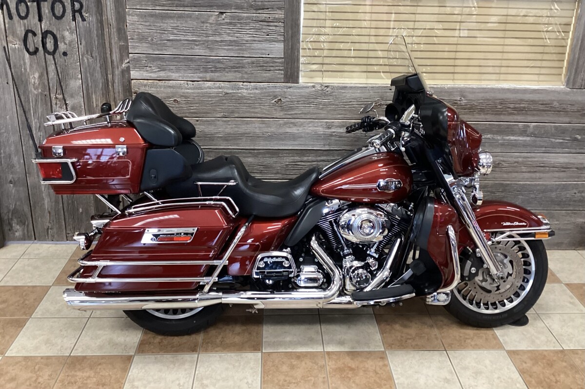 2010 Harley-Davidson Electra Glide Ultra Classic Red Hot Sunglo