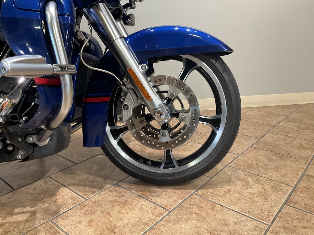 2020 Harley-Davidson CVO Limited Moonlight Blue & Deep Sea Blue FLHTKSE - Photo 7