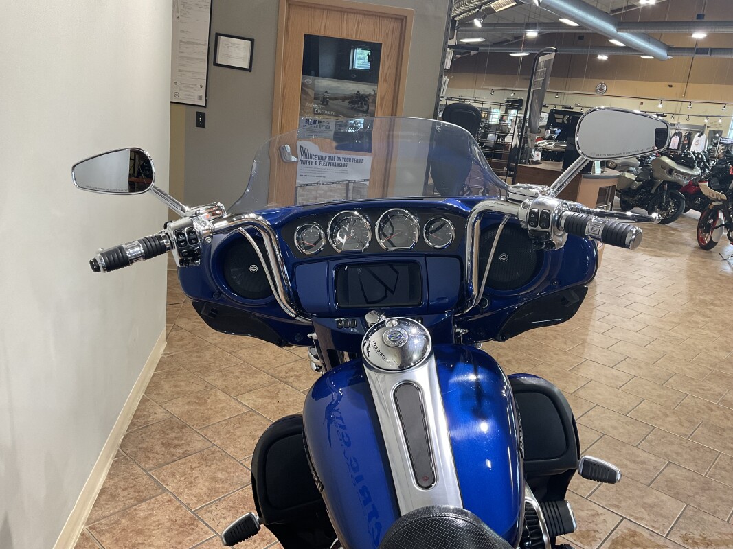 2020 Harley-Davidson CVO Limited Moonlight Blue & Deep Sea Blue FLHTKSE - Photo 6