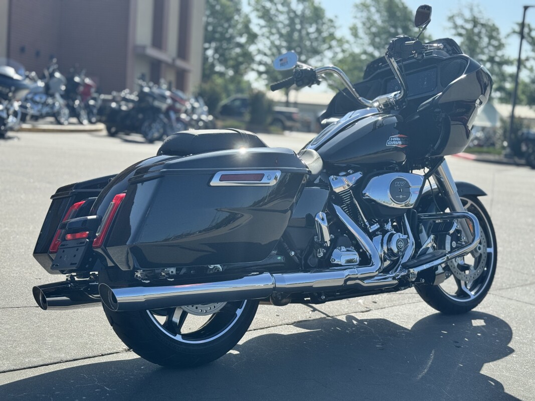 2025 Harley-Davidson Road Glide FLTRX Vivid Black - Photo 3