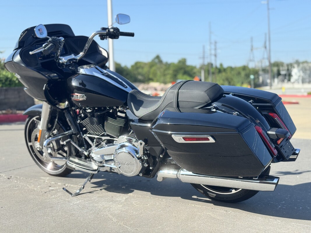 2025 Harley-Davidson Road Glide FLTRX Vivid Black - Photo 4