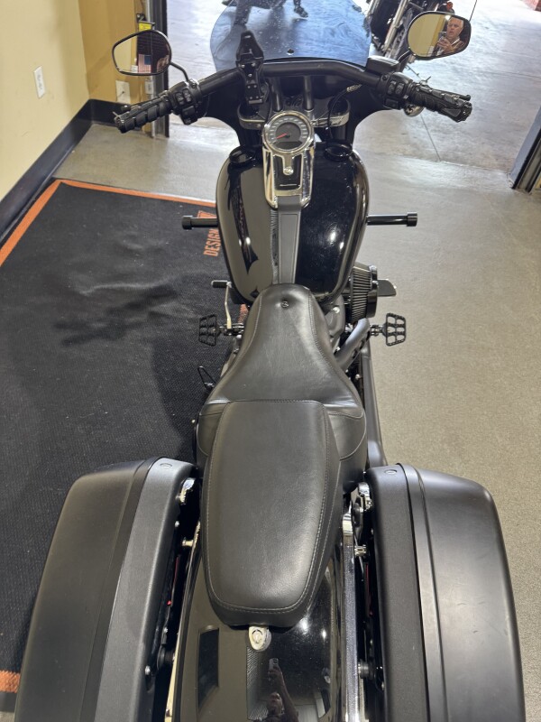 2019 Harley-Davidson Sport Glide Vivid Black - Photo 4