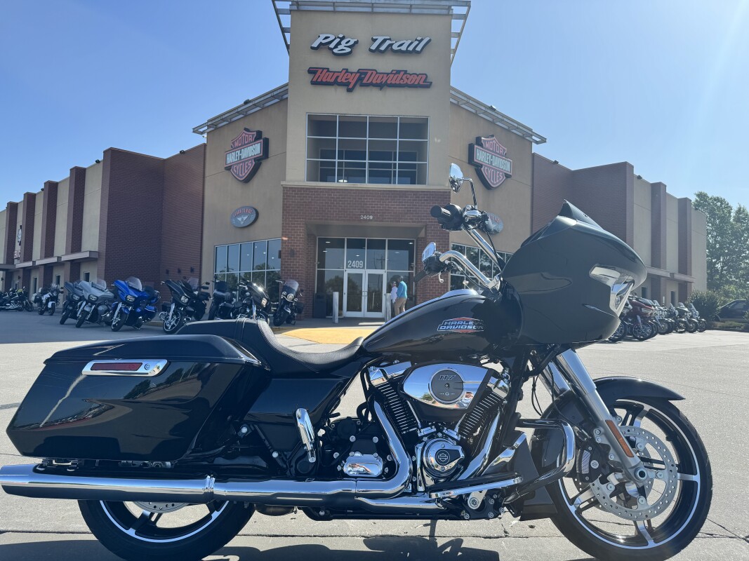 2025 Harley-Davidson Road Glide FLTRX Vivid Black