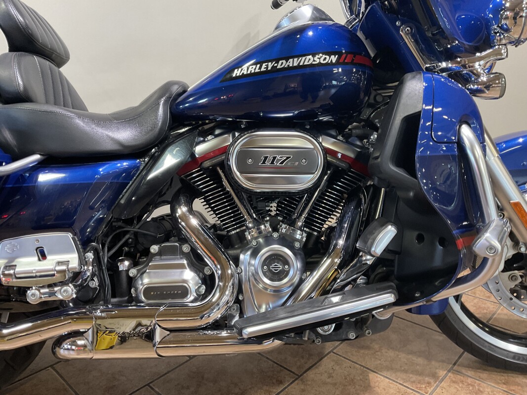 2020 Harley-Davidson CVO Limited Moonlight Blue & Deep Sea Blue FLHTKSE - Photo 2