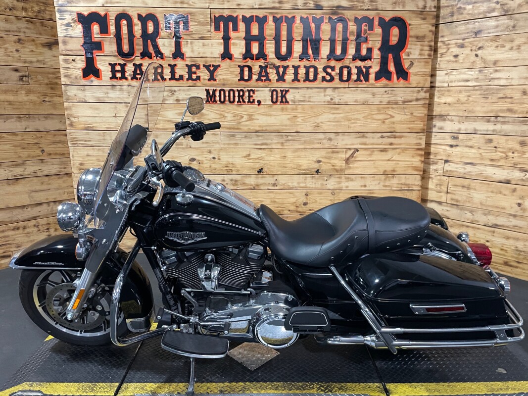 Harley-Davidson Road King 2017 FLHR Vivid Black - Photo 8