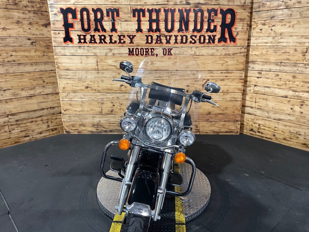 Harley-Davidson Road King 2017 FLHR Vivid Black - Photo 4