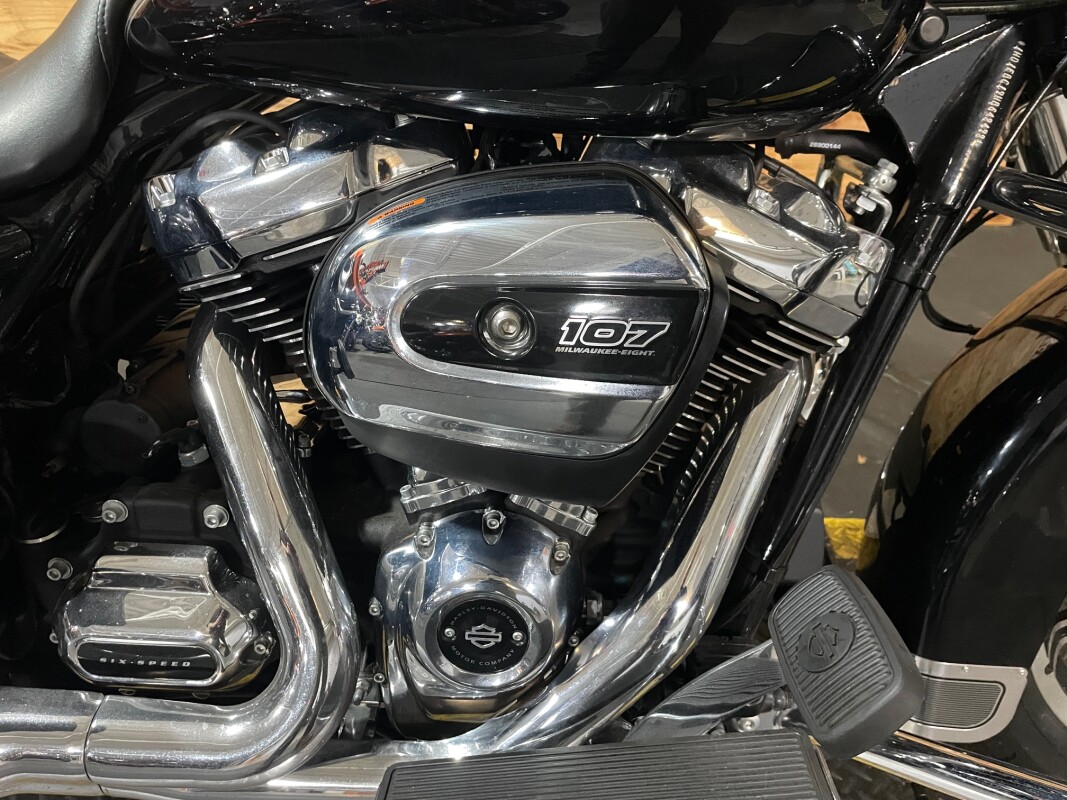 Harley-Davidson Road King 2017 FLHR Vivid Black - Photo 2